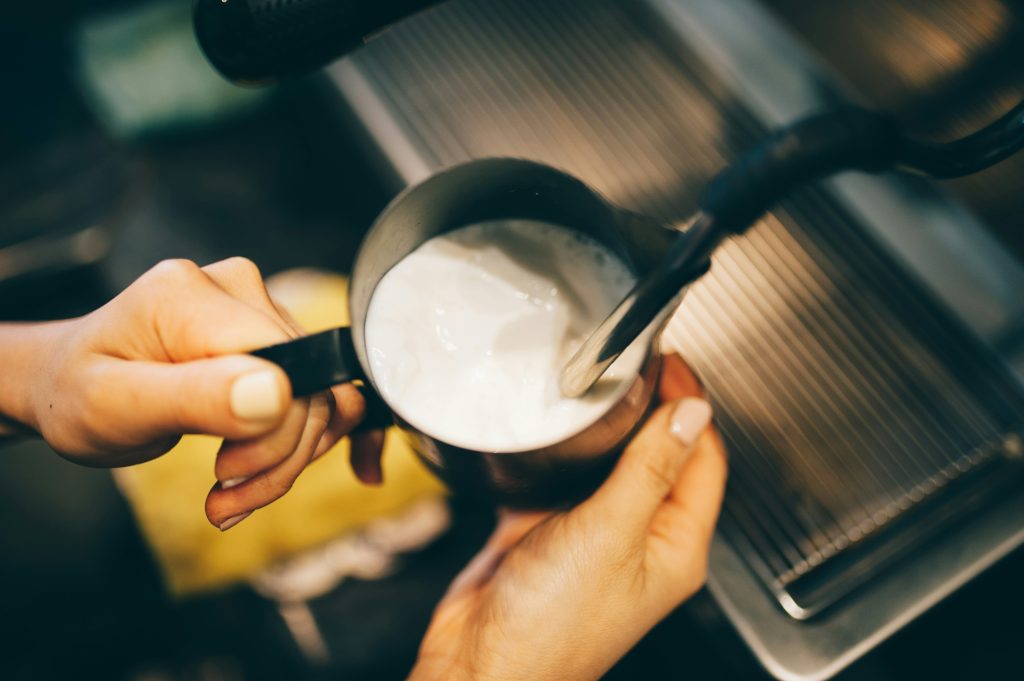 barista foaming milk